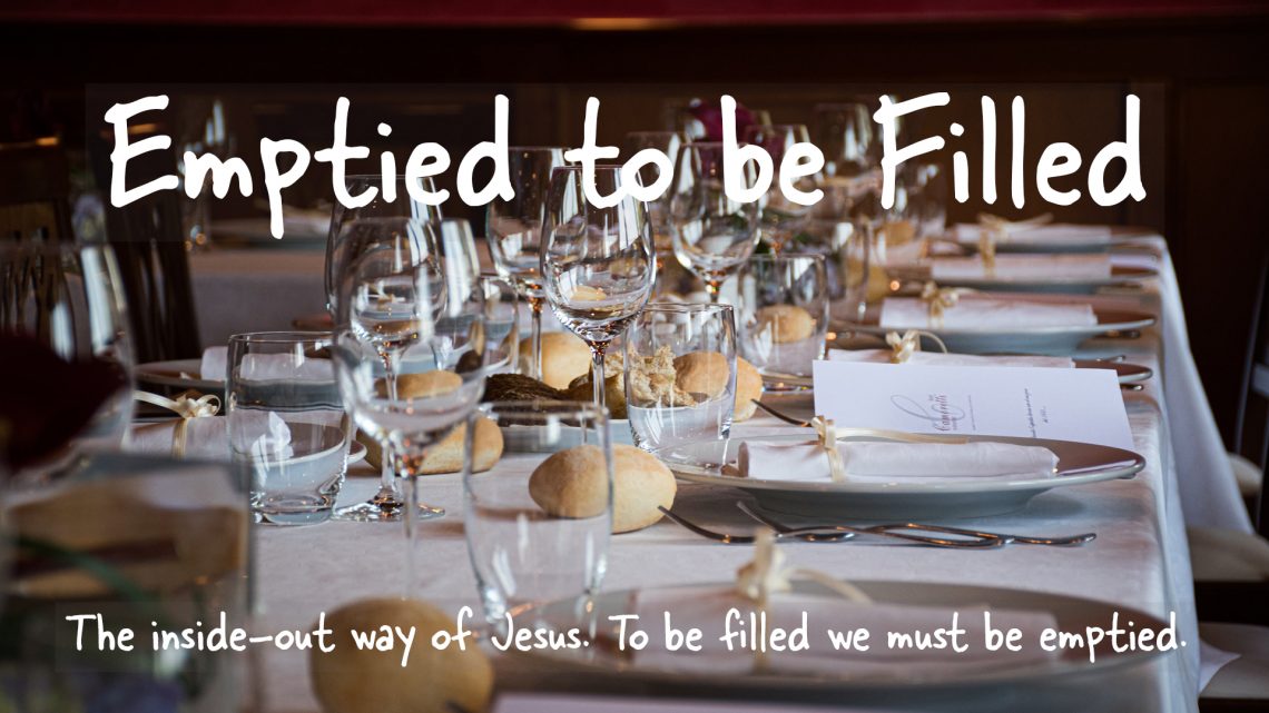 Picture of a prepared banquet table.
